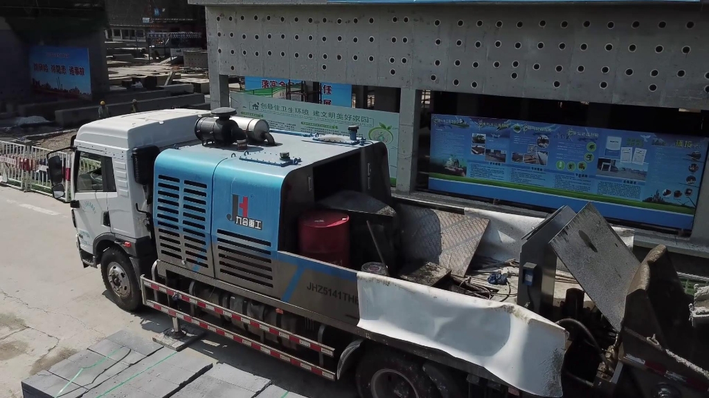 混凝土车载泵红岛高铁站施工视频